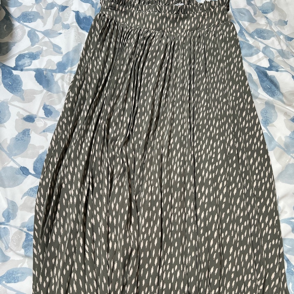 Green and White Patterned Skirt